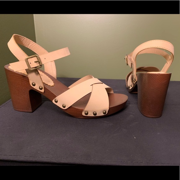Maurice’s Chunky Heel Sandals - Picture 2 of 4